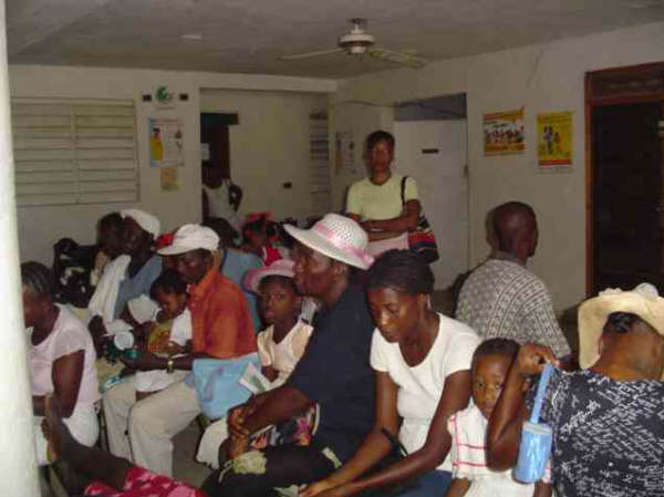 file d'attente à l'hôpital d'Eben Ezer